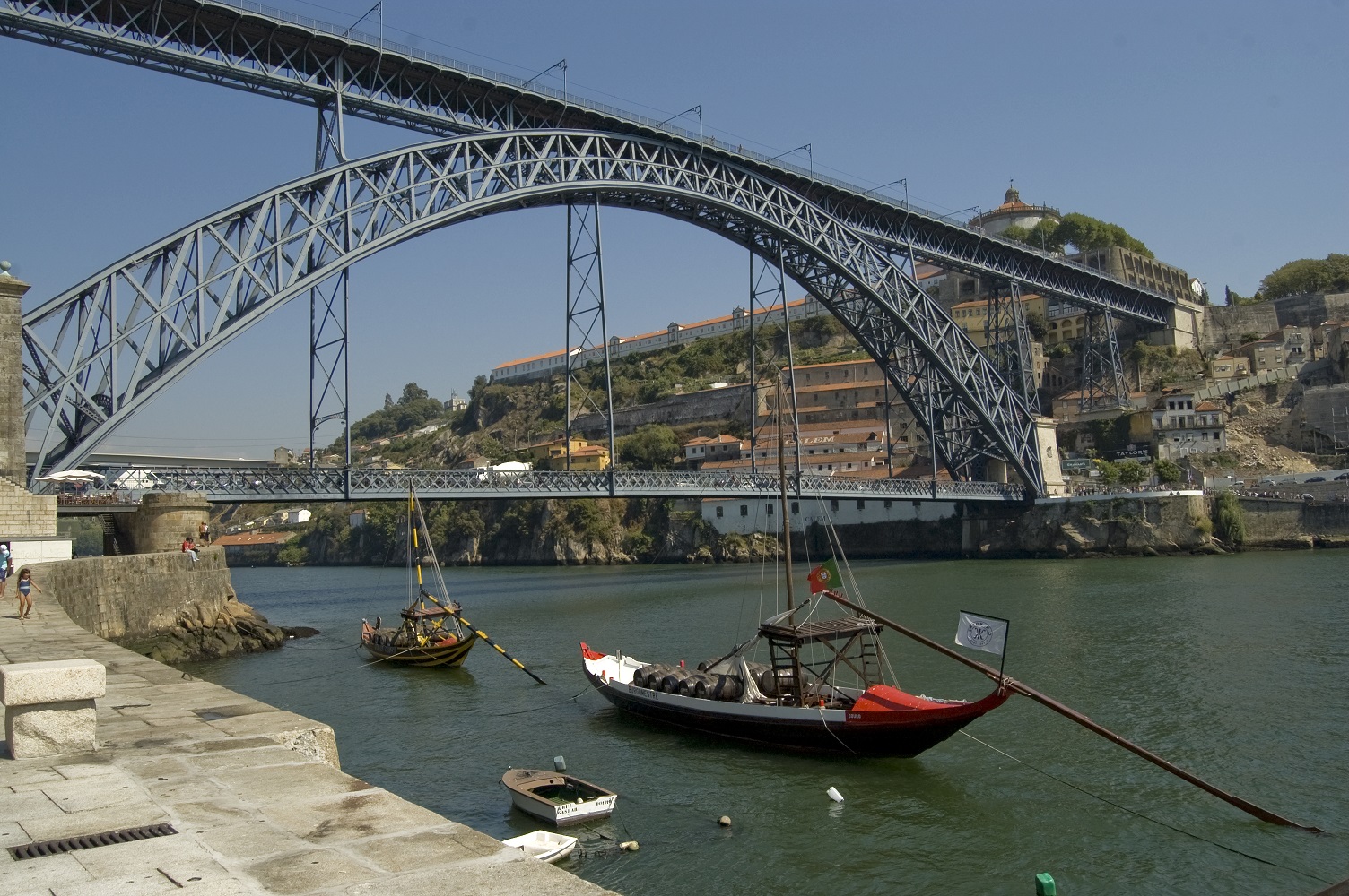 /pt/noticia/post/5-pontos-turisticos-de-porto-que-nao-podem-faltar-no-seu-roteiro?display=vivaportugal