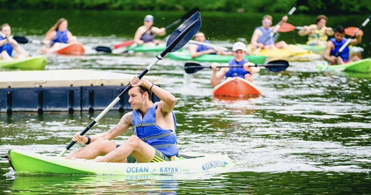 Summer Camp - Campistas em momento de atividade