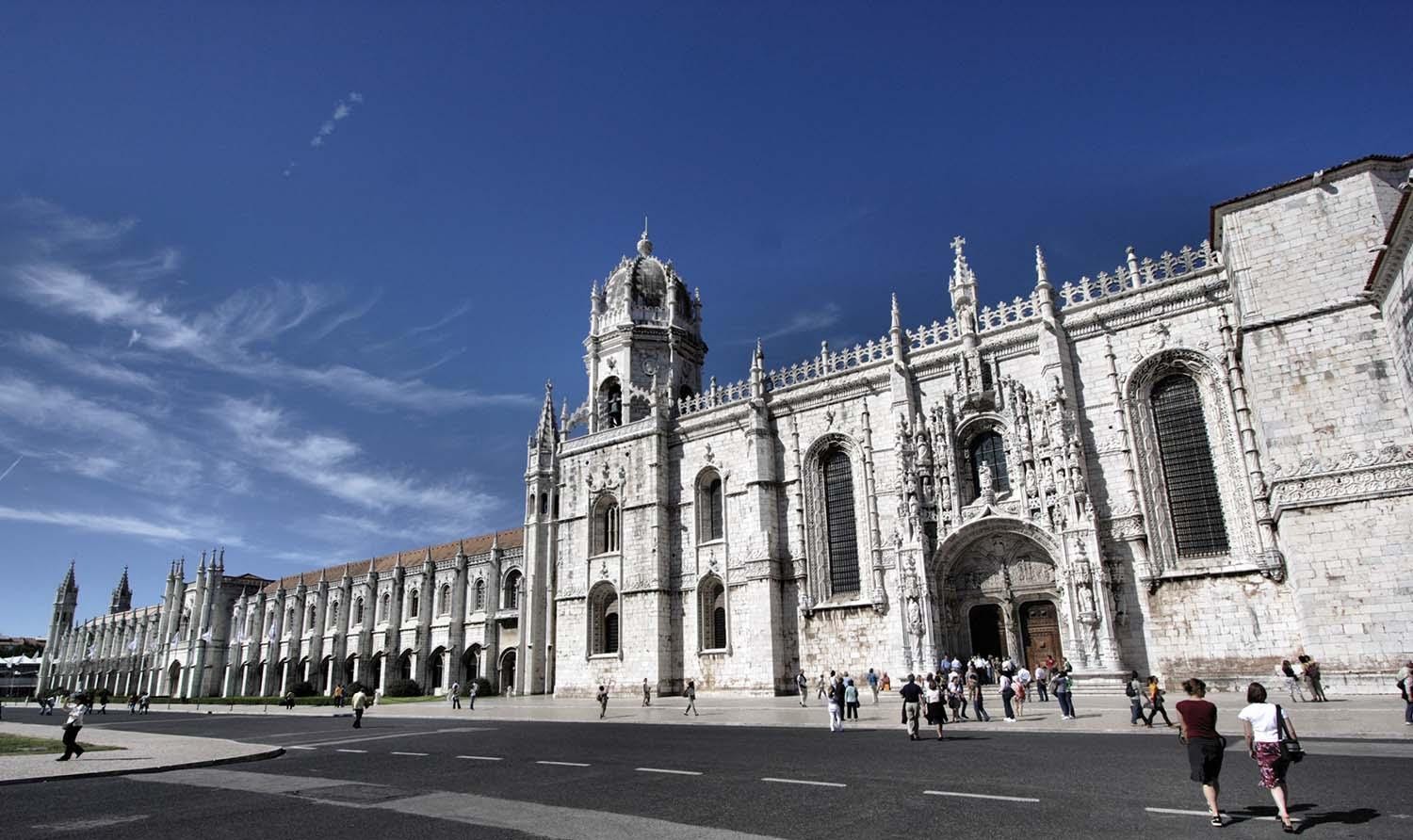 Mosteiro dos Jerónimos em um dia de sol