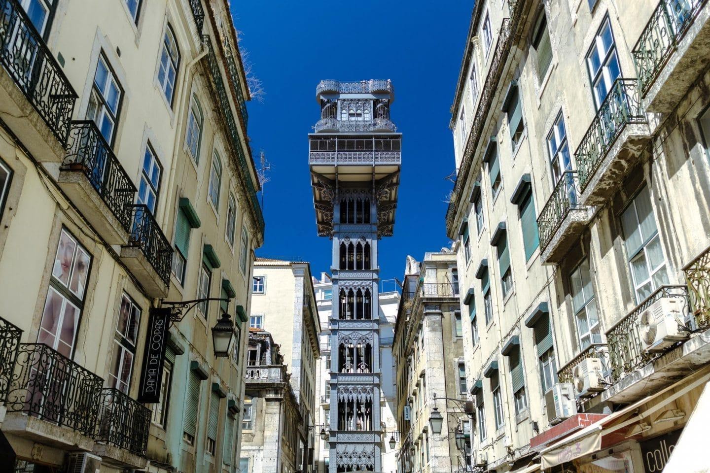 No ponto mais alto do Elevador de Santa Justa está o mirante