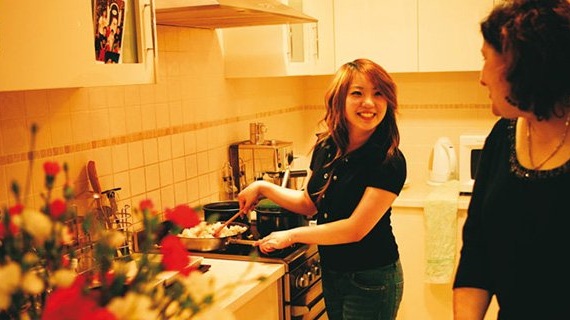 Homestay: when living with a US family boosts your English language skills